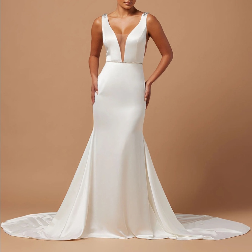 Fashion Nova Giselle Satin Gown SZ M NWT Never Worn